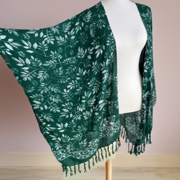 0101/ Dark Green  White leaves Outer With Fringes - Picture 7 of 8